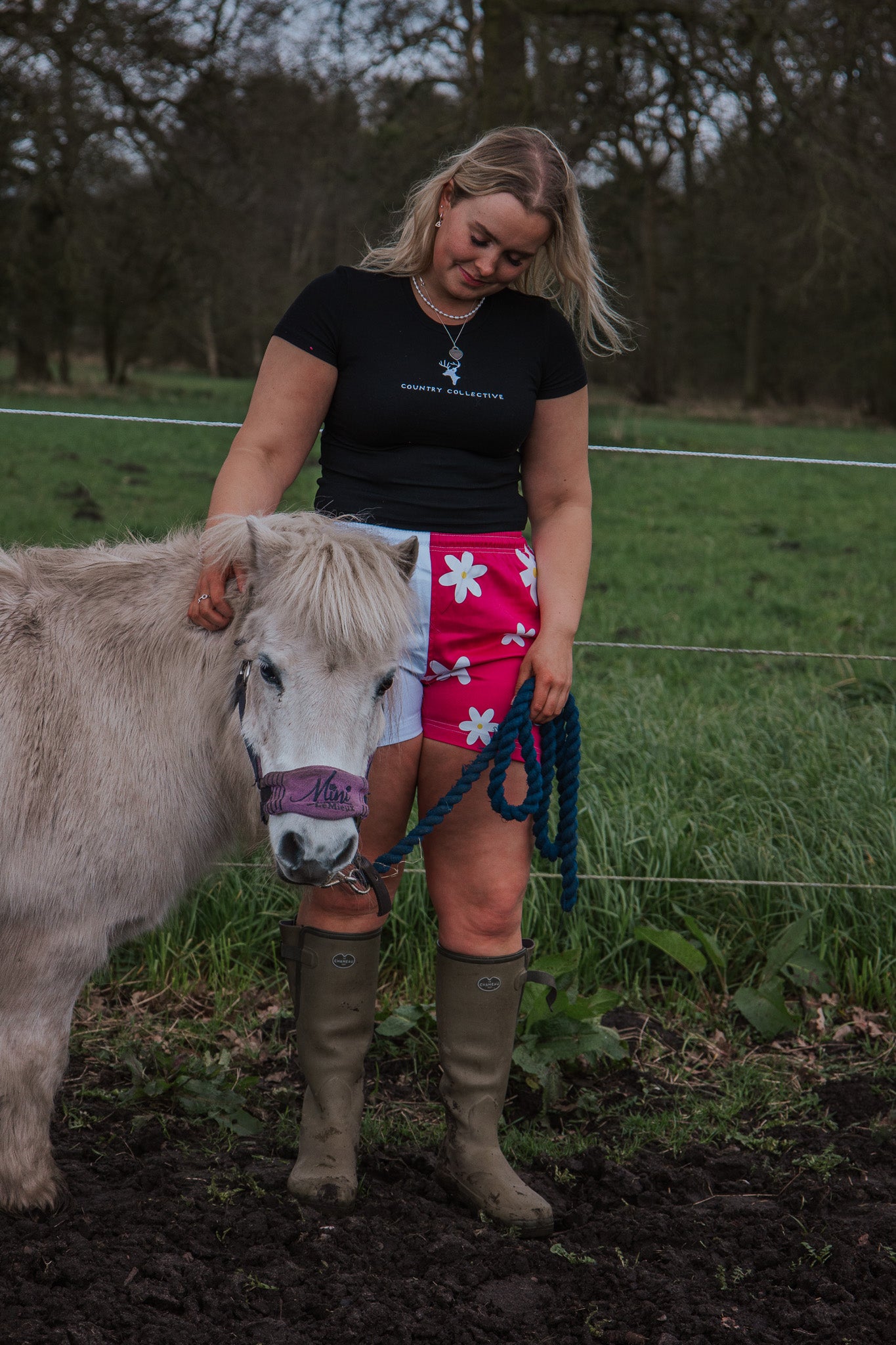 Daisy Shorts- Pink and White